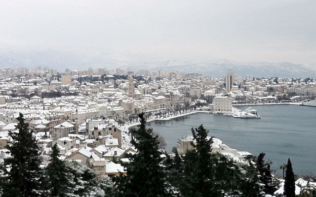 Holidays in December: Snow in Split.