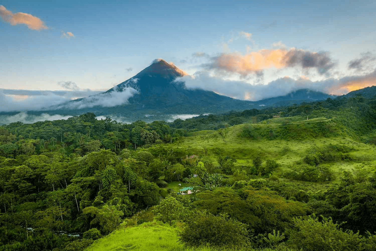 Holiday Season in December: the picture of Costa Rica.