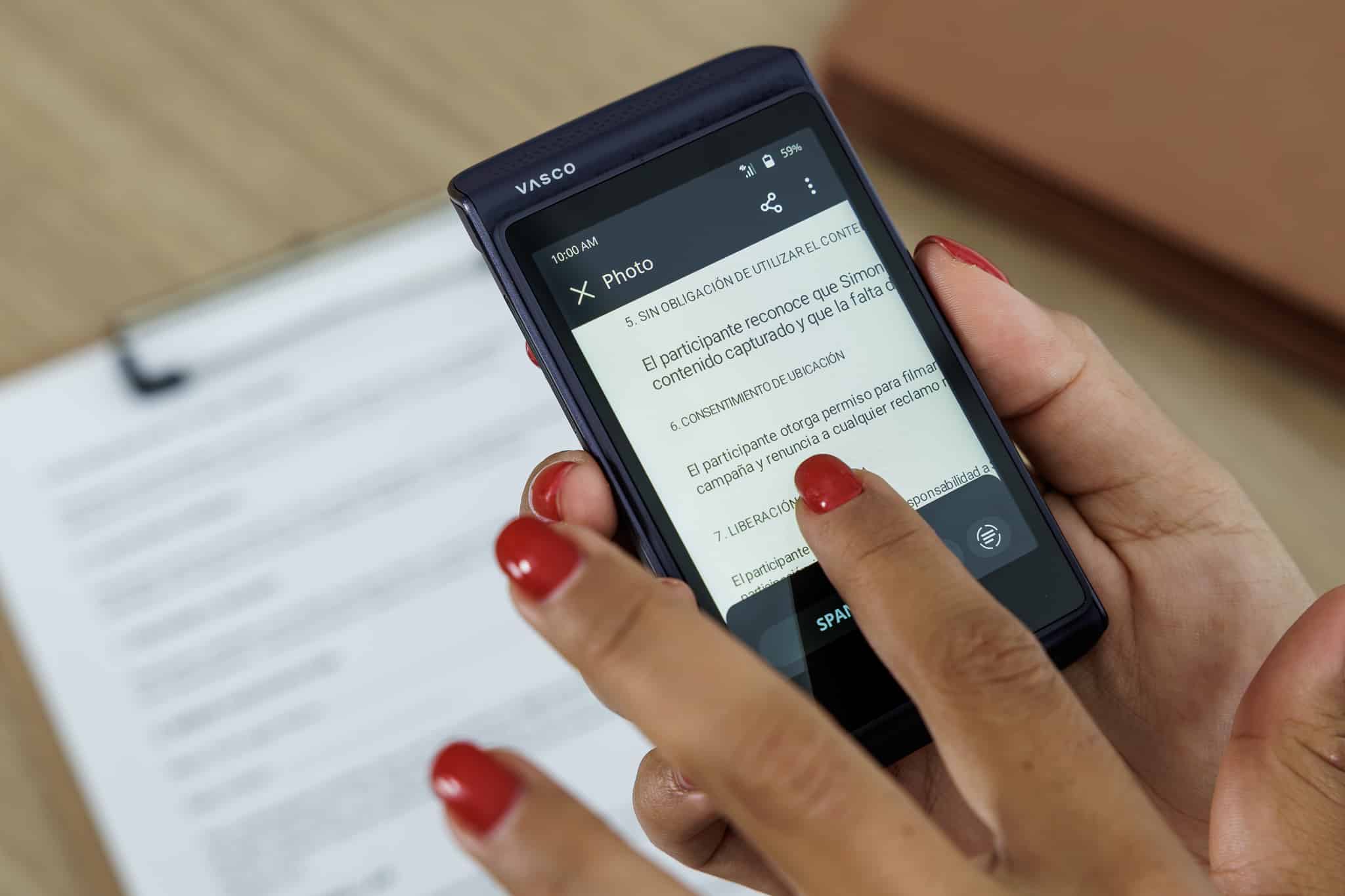Lawyer scanning documents with Vasco photo translator